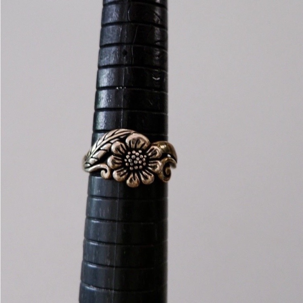 Sterling silver flower ring size 7